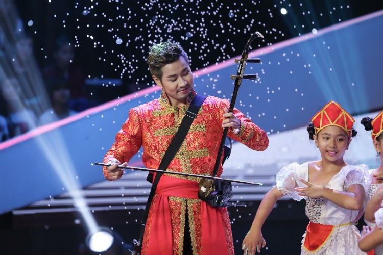 Nguyen Khang choi dan ngan do, gianh quan quan Sinh ra de toa sang-Hinh-2